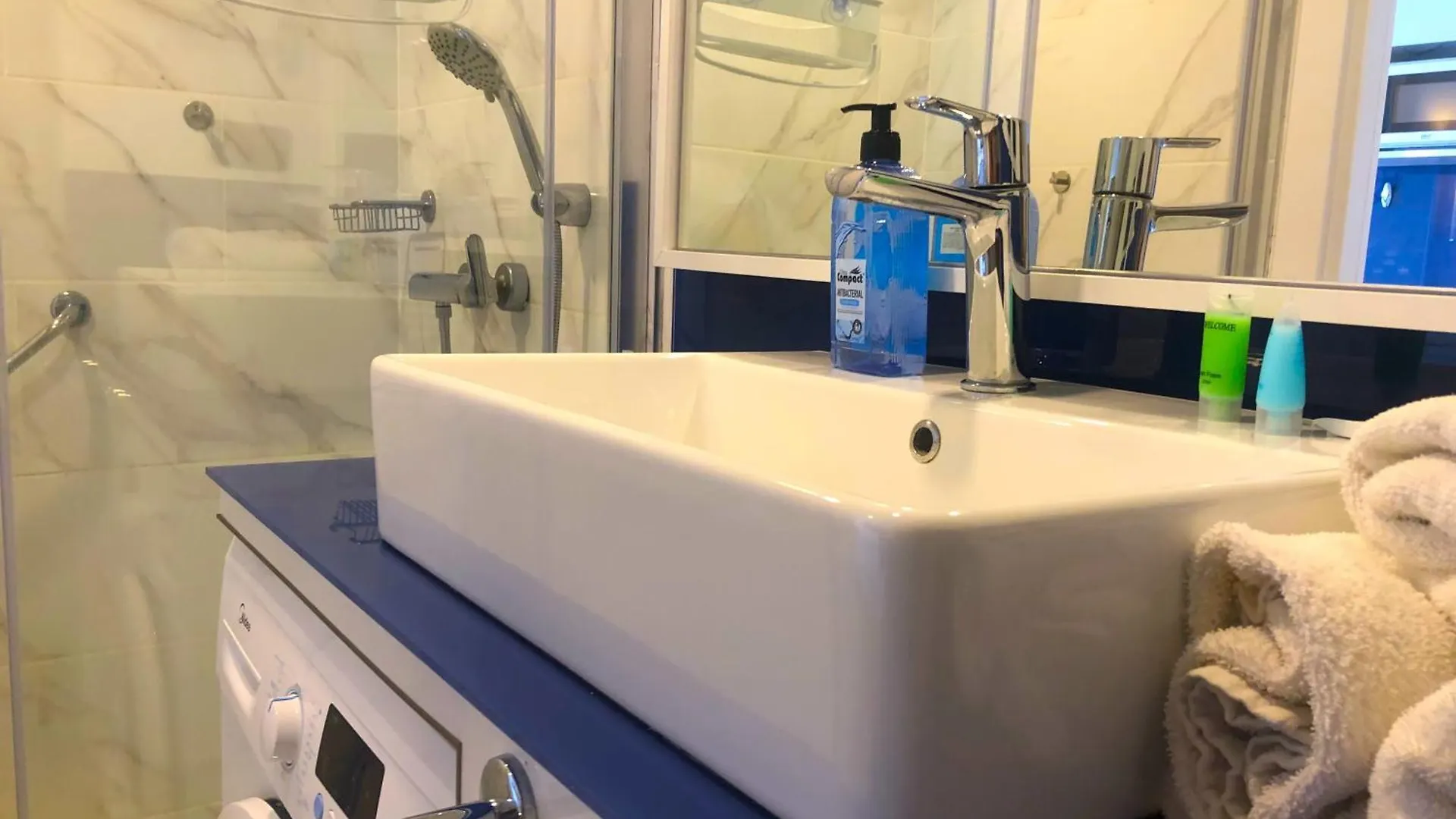 Orbi City Superhost Itkhvisi Hotel